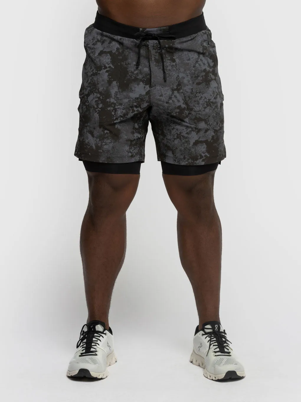 LULULEMON BLACK PRINT LICENSE TO TRAIN LINED SHORT 7IN